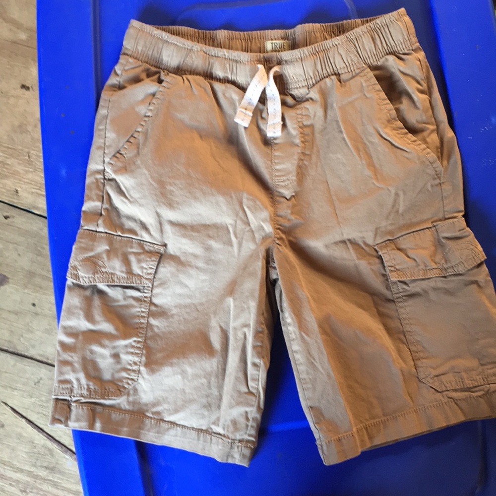 Boy’s khaki cargo shorts